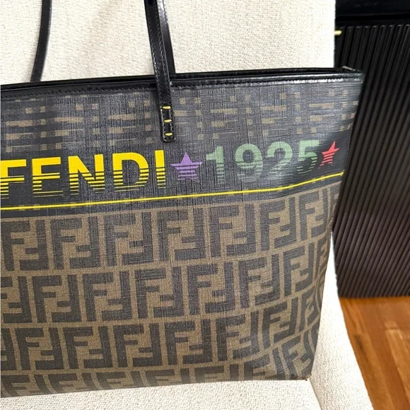 Authentic FENDI Zucca tote bag - Picture 4 of 16